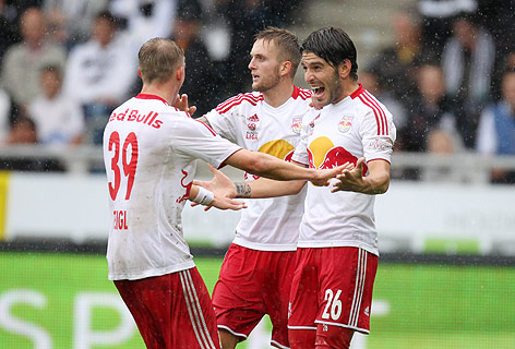 © GEPA/Philipp Brem Jubel von Georg Teigl, Jakob Jantscher und Jonathan Soriano (Salzburg)