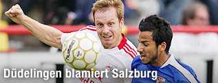 Christian Schwegler (Salzburg) und Sofian Benzouien (Düdelingen)
