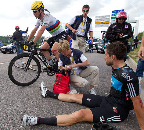 © AP/Joel Saget Österreichischer Radsportler Bernhard Eisel nach einem Sturz