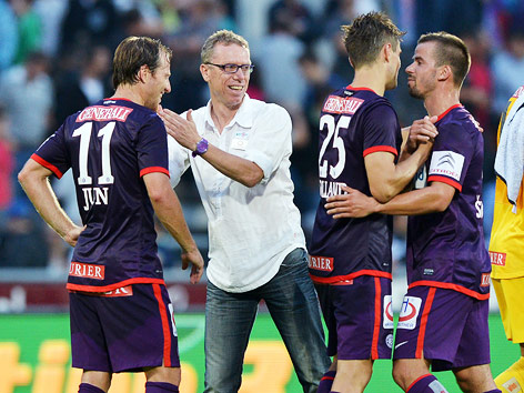 Jubel von Tomas Jun, Trainer Peter Stoeger, James Holland und Tomas Simkovic (A.Wien)