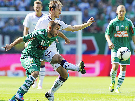 © APA/Andreas Pessenlehner Steffen Hofmann (Rapid) und Tomas Jun (Austria Wien)