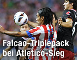 Radamel Falcao (Atletico Madrid) stoppt den Ball mit der Brust