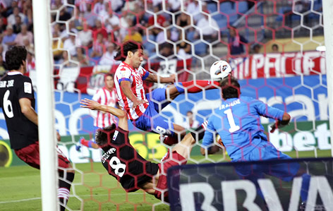 © APA/EPA/EFE/Alberto Martin Radamel Falcao (Atletico Madrid) erzielt das 2:0 für seine Mannschaft