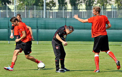 © dapd/Hans Punz Martin Harnik, Marc Janko und Trainer Marcel Koller während des Trainings