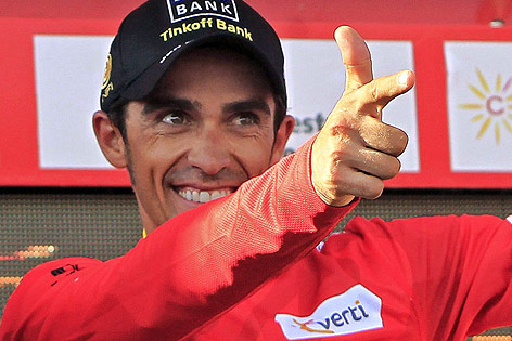 © APA/EPA/EFE/Jose Manuel Vidal Alberto Contador lächelnd am Podium