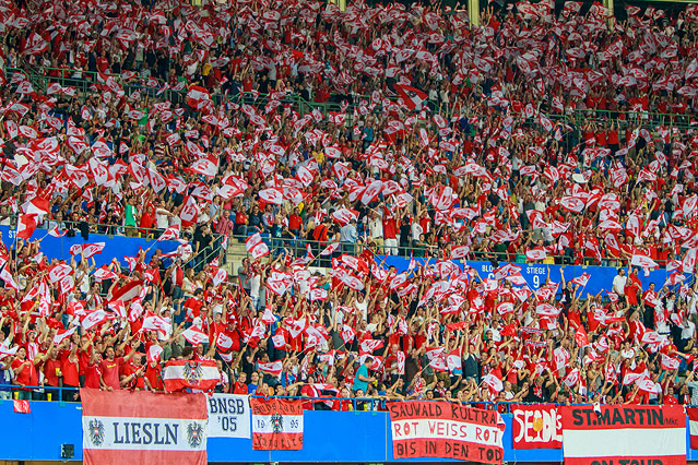Publikum im Happel-Stadion