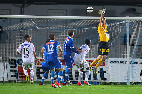 Die Situation vor dem 1 zu 1 durch Peter Hlinka (SC Wiener Neustadt)