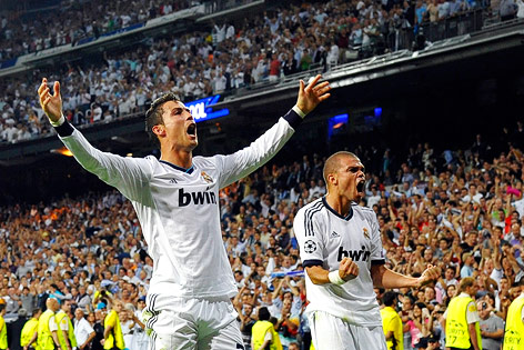 © Reuters/Felix Ausin Ordonez Cristiano Ronaldo und Pepe jubeln