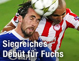 Christian Fuchs (Schalke) und Rafik Djebbour (Olympiakos)