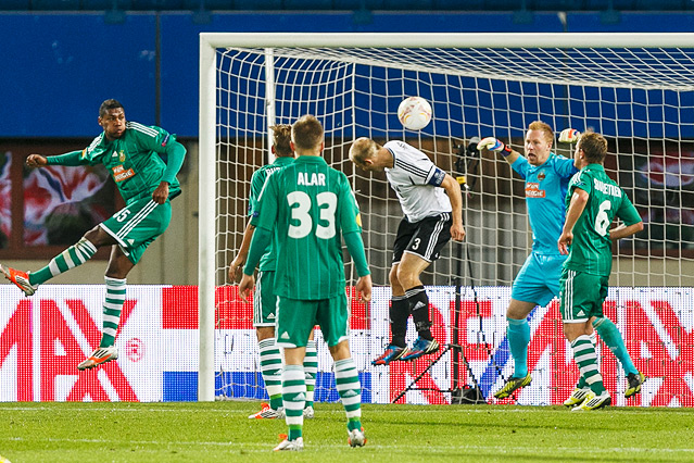 © ORF.at/Dominique Hammer Mikael Dorsin erzielt das 2:0 mit dem Hinterkopf