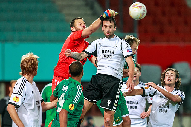 © ORF.at/Dominique Hammer Faustball des Trondheim-Tormannes bei Rapid- Rosenborg