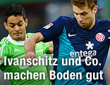 Andreas Ivanschitz k&auml;mpft um den Ball