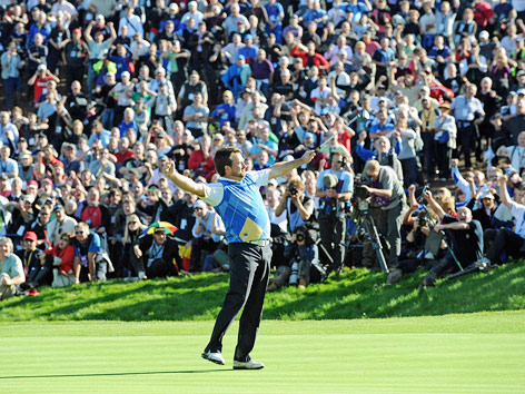 © APA/EPA/Gerry Penny Ryder Cup 2010: Graeme McDowell lässt sich feiern