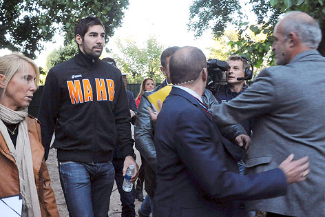 © AP Nikola Karabatic mit Polizei-Eskorte