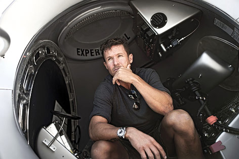© APA/Red Bull/Jörg Mitter Extremsportler Felix Baumgartner in nachdenklicher Pose