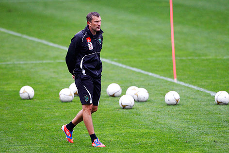 Innrbuck-Trainer Walter Kogler beim Leiten einer Trainingseinheit