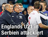 Spieler und Offizielle am Platz