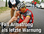 Lance Armstrong sitzt nach einem Sturz verletzt auf der Straße, 2010