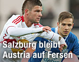 Valon Berisha (Salzburg) und Daniel Offenbacher (Wiener Neustadt)