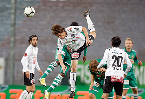 Christian Falk (WAC) gegen Gerson (Rapid)