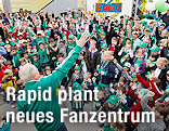 Kinder in Gr&uuml;n-Wei&szlig;