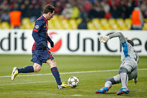 © AP/Misha Japaridze Lionell Messi (Barcelona) umkurvt den Torwart von Moskau