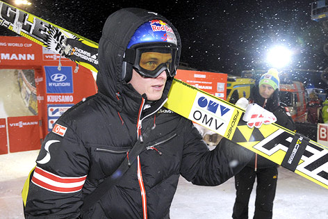 © AP/Lehtikuva/Markku Ulander Thomas Morgenstern schultert seine Sprungski