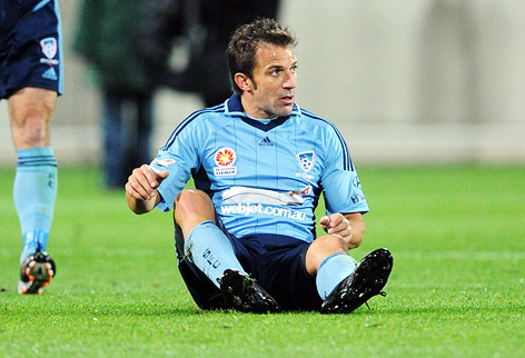 © AP/Ross Setford Alessandro Del Piero (Sydney) sitzt auf dem Boden