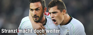 Jubel von Martin Stranzl und Granit Xhaka (beide M&ouml;chengladbach)