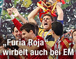 Jubel der Spanier mit Pokal