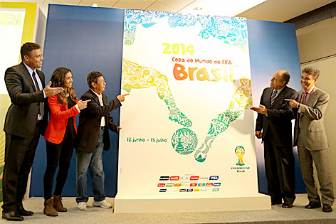 © APA/EPA/Marcelo Sayao Präsentation des WM-Posters für die„Copa 2014“ in Brasilien