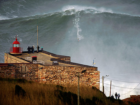 © APA/dapd/AP/Nazare Qualifica Surfer Garrett McNamara