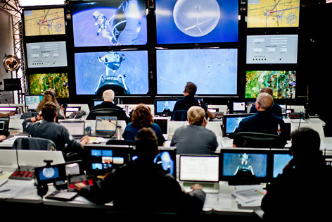 © APA/EPA/JOERGE MITTER/RED BULL STRATOS Kontrollzentrum