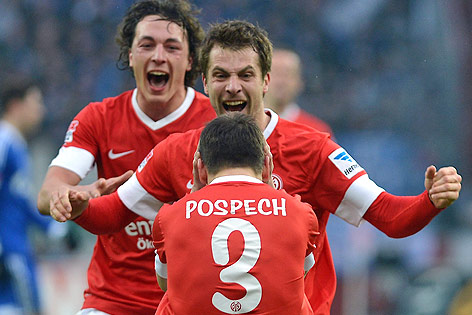 © dapd/Torsten Silz Andreas Ivanschitz (Mainz) jubelt mit seinen Teamkollegen