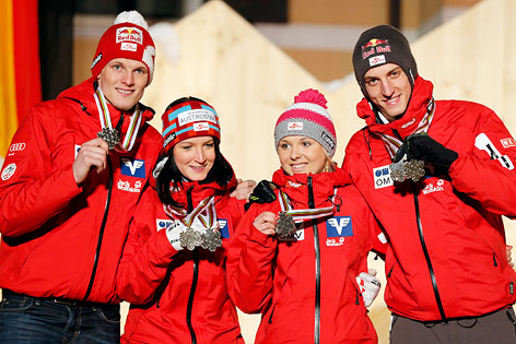 © GEPA/Wolfgang Jannach Thomas Morgenstern, Jacqueline Seifriedsberger, Chiara Hoelzl und Gregor Schlierenzauer (AUT)