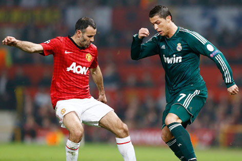© APA/EPA/Kerim Okten Ryan Giggs (Manchester United) im Zweikampf mit Cristiano Ronaldo (Real Madrid)