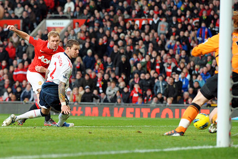 © APA/EPA/Robin Parker Paul Scholes (Manchester United) erzielt ein Tor gegen die Bolton Wanderers