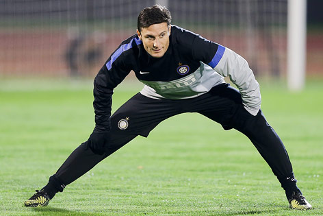 © APA/EPA/Srdjan Suki Javier Zanetti (Inter) beim Aufwärmen