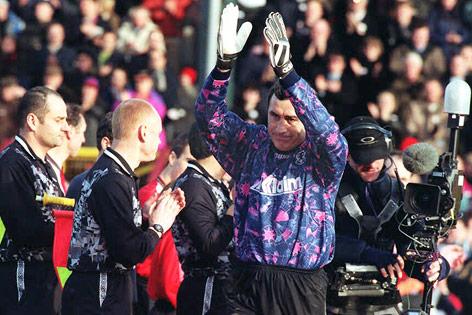 © APA/EPA/Sean Dempsey Peter Shilton