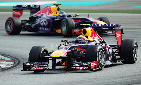 © APA/EPA/Ahmad Yusni Sebastian Vettel im Rennwagen