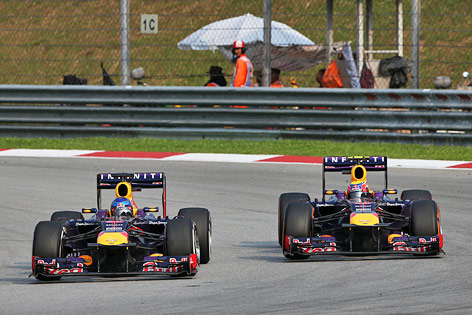 © GEPA/XPB Images/Kalisz Sebastian Vettel überholt Red-Bull-Kollege Mark Webber