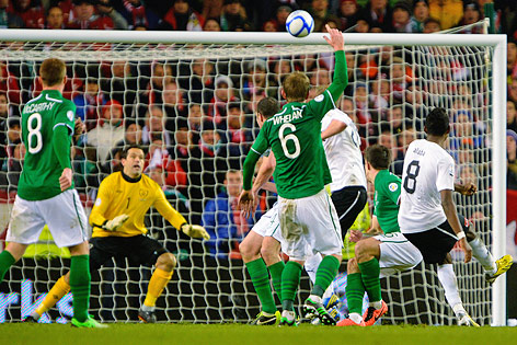 © Reuters/Russell Cheyne David Alaba erzielt das 2:2 gegen Irland