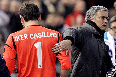 © APA/EPA/EFE/Juan Carlos Cardenas Real-Tormann Iker Casillas mit Trainer Jose Mourinho