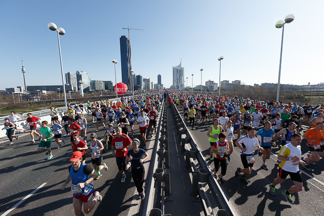 Marathonläufer auf der Reichsbrücke