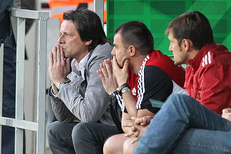 Rapid-Trainer Peter Schöttel auf der Trainerbank
