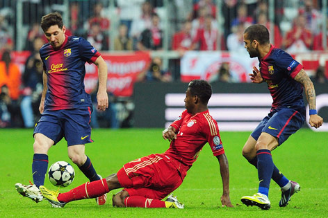 © APA/EPA/DPA/Marc Müller David Alaba (Bayern) gegen Lionel Messi und Daniel Alves (Barcelona)