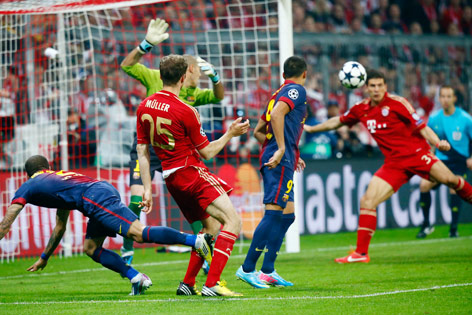 © Reuters/Michaela Rehle Mario Gomez (Bayern) erzielt das 2:0