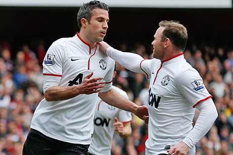 © Reuters/Eddie Keogh Robin Van Persie jubelt mit Wayne Rooney