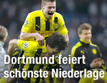Mats Hummels jubelt gemeinsam Lukasz Piszek (BVB)