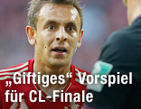Rafinha (Bayern) sieht die rote Karte